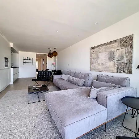 Rubensplein 7p, 4 Adults & 3 Kids - Free Parking