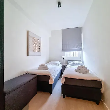 Rubensplein 7p, 4 Adults & 3 Kids - Free Parking Apartman *